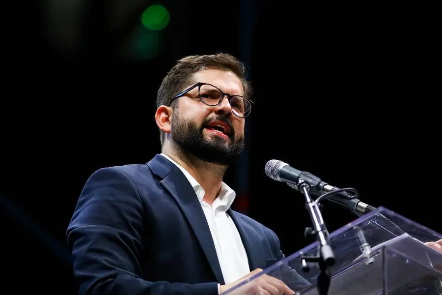 Abogado del Presidente Boric sostiene que denuncia por acoso sexual es infundada