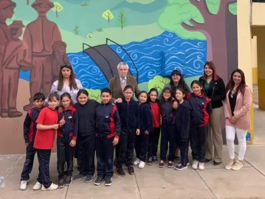 Escuela Rauco luce nuevo mural inspirado en la identidad local