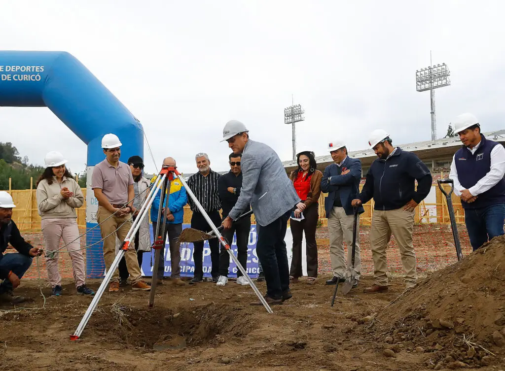 Se puso la primera piedra para terminar construcción del Estadio La Granja