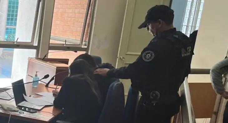 Excarabineros formalizados por brutal agresión en Talca: Fiscalía obtiene arraigo nacional y prohibición de acercarse a la víctima