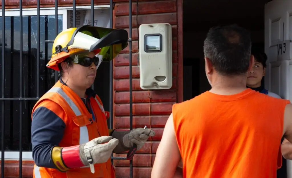 CGE combate conexiones ilegales en Villa Francia de Maule