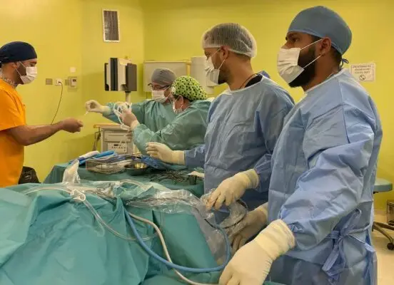 Hospital de Parral da un salto tecnológico con primera cirugía artroscópica de rodilla