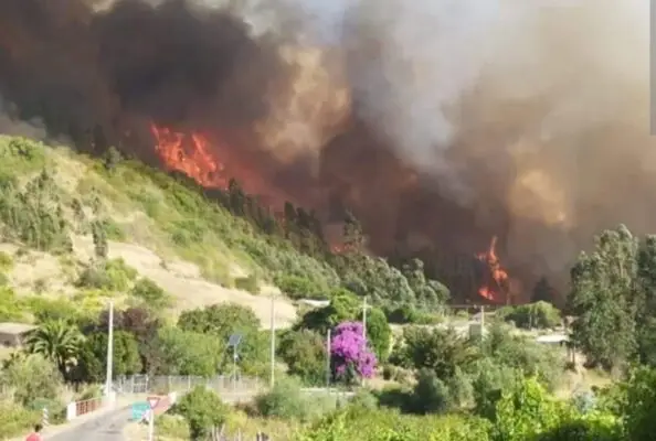 Alerta Roja en Navidad por incendio forestal que amenaza sectores poblados