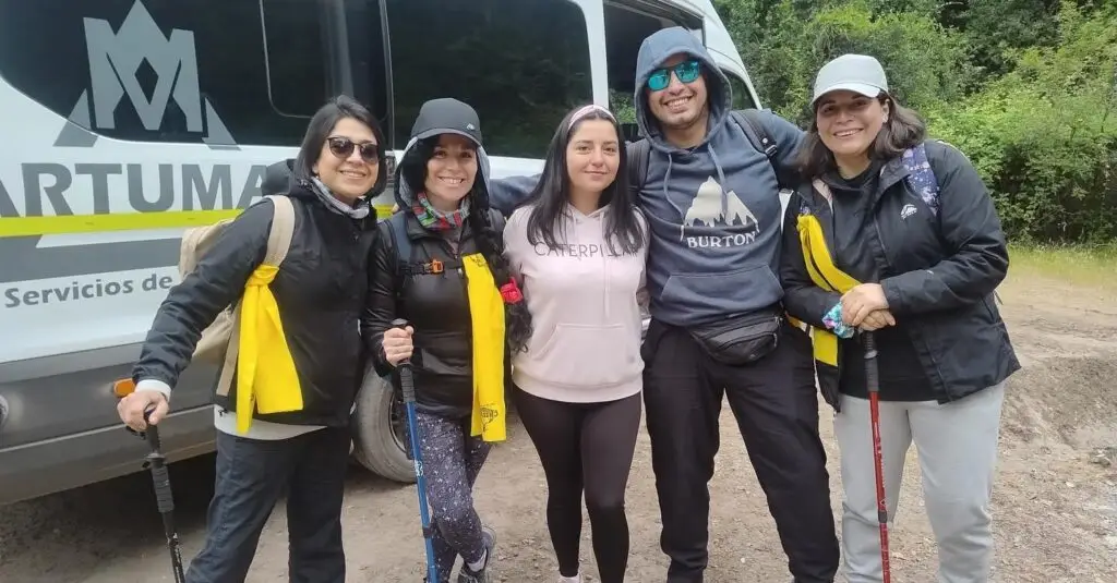 Funcionarios del Colegio Manuel Larraín de Curicó participaron en trekking a sector La Buitreras