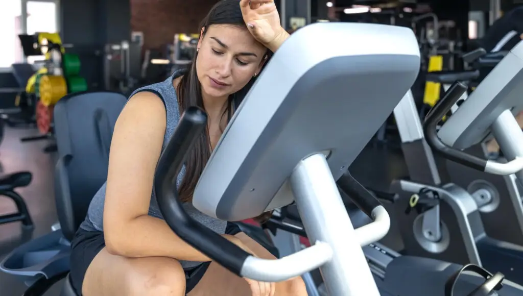 Operación bikini: ¿Entrenas demasiado fuerte? Este error es frecuente en el gimnasio