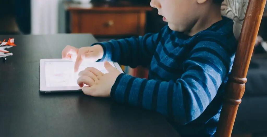 Educando a los niños para un mundo que ya no existe: Contenidos obsoletos vs. habilidades atemporales