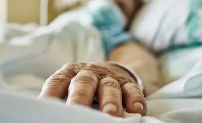 Hombre de 84 años quedó grave tras ser atacado por perros de vecinos en Sarmiento