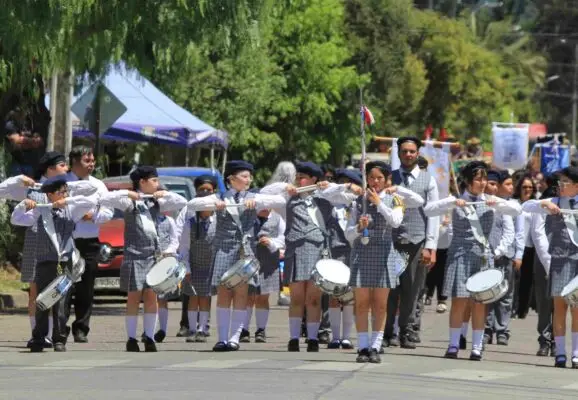 Hualañé conmemoró sus 96 años con desfile y homenajes