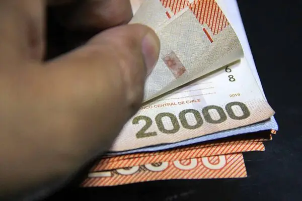 Sueldo mínimo subirá entre $11 mil y $12 mil este 1 de enero