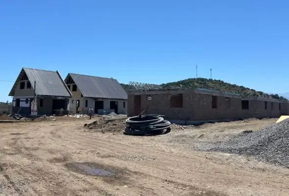 Alcalde de Romeral destaca avance de construcción de casas para Conjunto Habitacional Doña Paula