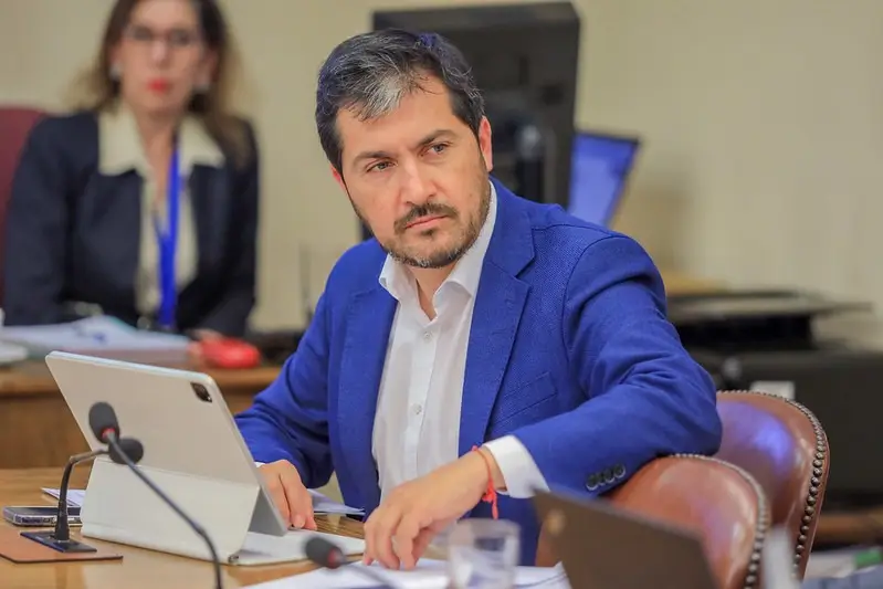 Diputado Rey exige a la DIPRES devolución de $12 mil millones retenidos al GORE del Maule