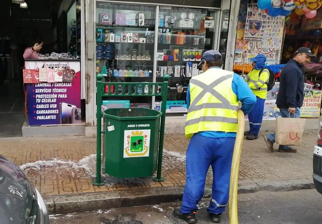 Municipio de Curicó impulsa operativos de limpieza y embellecimiento de la ciudad