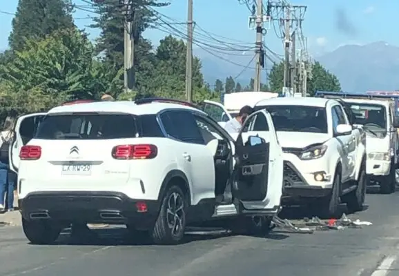 Colisión frontal dejó cuatro heridos en el camino a Romeral