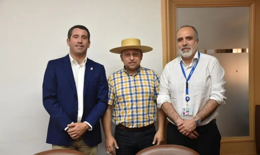Alcalde de Sagrada Familia y diputado Moreno expusieron déficit habitacional ante la Subsecretaría de Vivienda