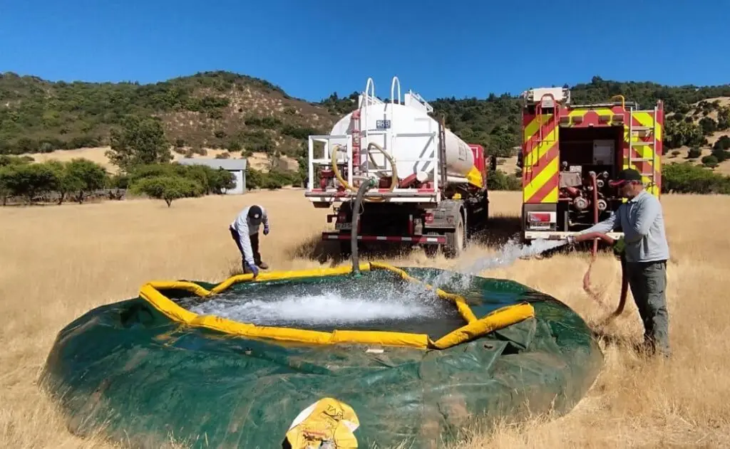Municipio de Sagrada Familia y Bomberos llenaron piscina de 40 mil litros para colaborar en combate a incendios