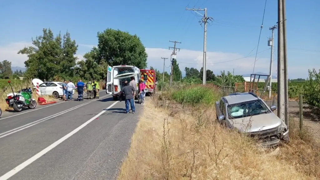 Dos lesionados tras colisión vehicular en Sagrada Familia