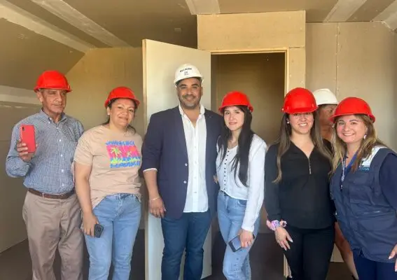 Vecinos del Comité Habitacional San Bonifacio de Lontué visitaron casa piloto junto al alcalde Felipe Méndez