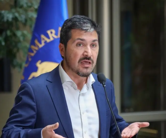 Diputado Rey valoró avance de proyecto para saldar deuda histórica: “Se aprobó porque es lo que nos pidieron los profesores”