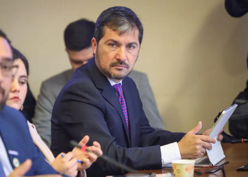 Diputado Hugo Rey explicó inhabilitación al votar proyecto que reconoce deuda histórica docente