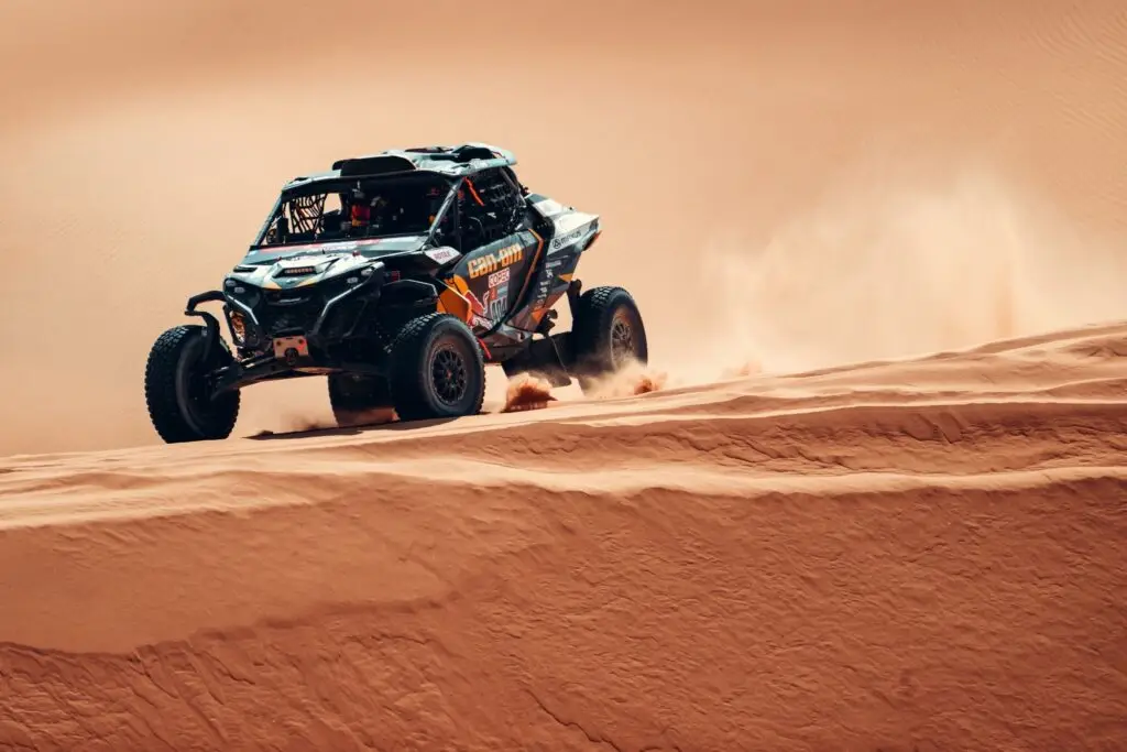 Chaleco López se mantiene 3° y acorta la distancia con el 2° en el Dakar