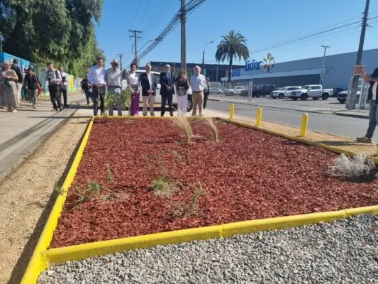 Empresas Bravo obsequia renovada plazoleta a la comunidad curicana