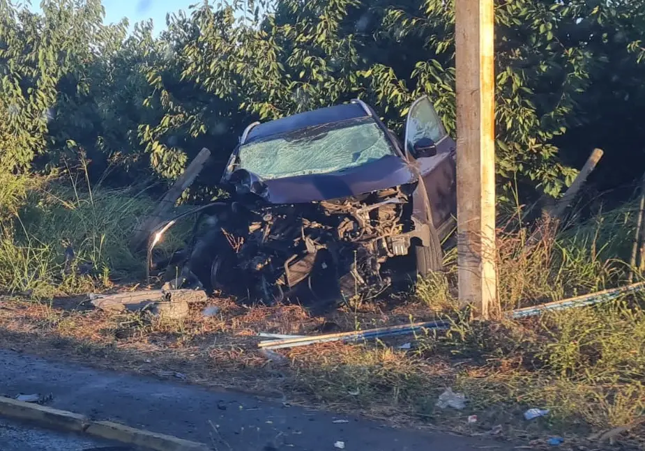 Mujer en estado grave tras colisión vehicular en la Ruta J-60 en Rauco