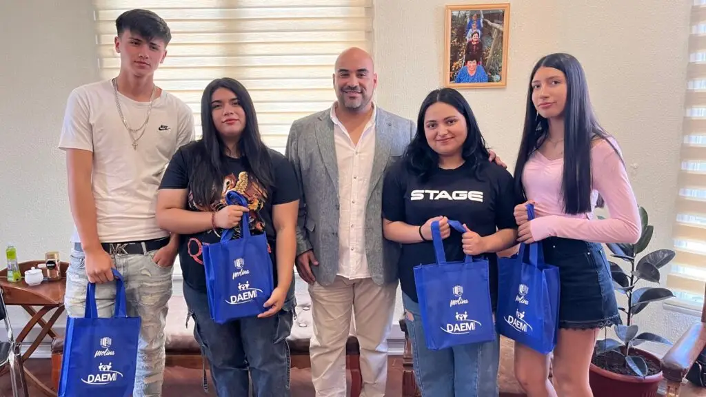 Estudiantes de Molina reciben reconocimiento por ingresar a la universidad con proyecto Semilla UCM