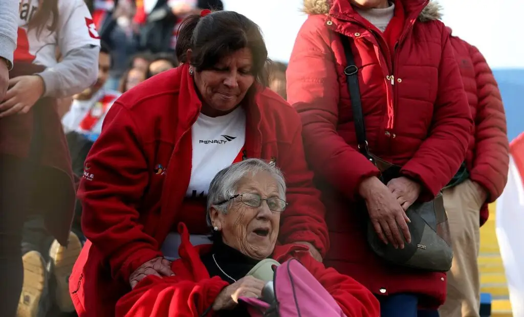 Edit Véliz fue distinguida como socia honoraria vitalicia de Curicó Unido