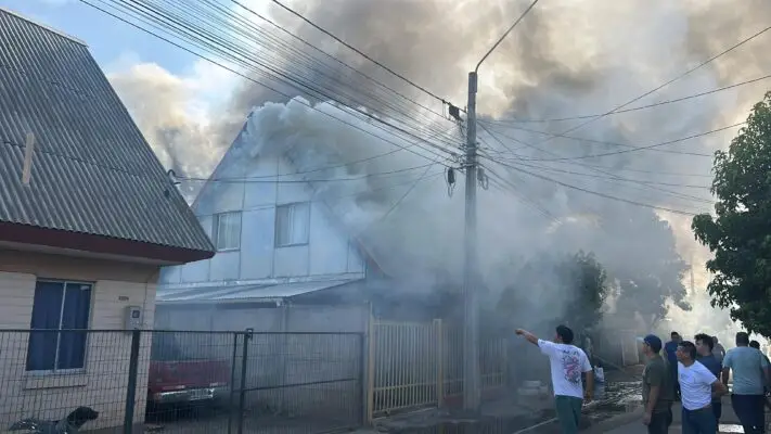 Incendio consume cuatro viviendas en Población San Enrique de Molina: vecinos denuncian tardanza de bomberos