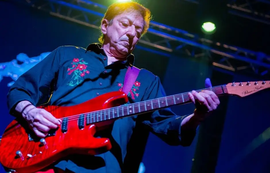 Justicia de Argentina investiga a guitarrista de Virus por muerte de su pareja chilena