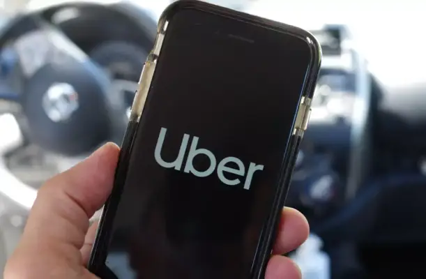 Sujetos se hicieron pasar por pasajeros para asaltar a conductor de Uber en Romeral