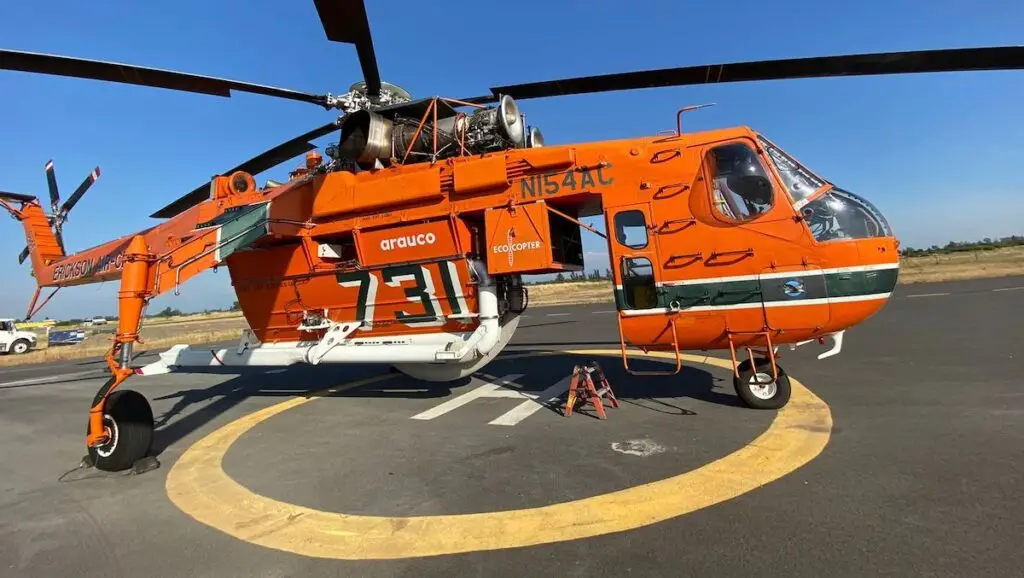 "Titanes del aire": Ecocopter+Helisul despliega potente flota de helicópteros para combatir incendios forestales en Chile