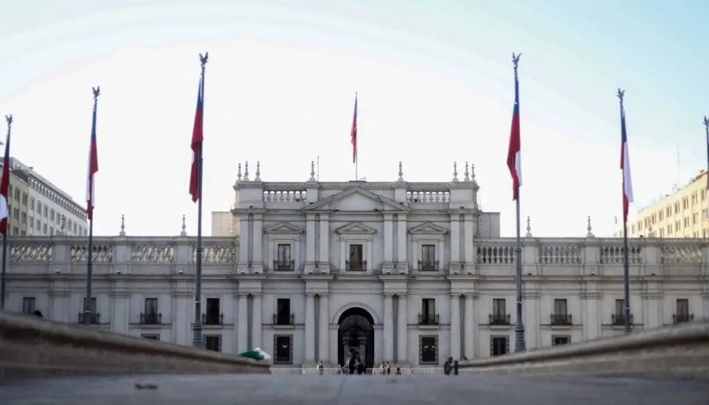 Carabinero es encontrado muerto al interior de La Moneda