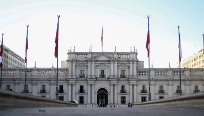 Carabinero es encontrado muerto al interior de La Moneda
