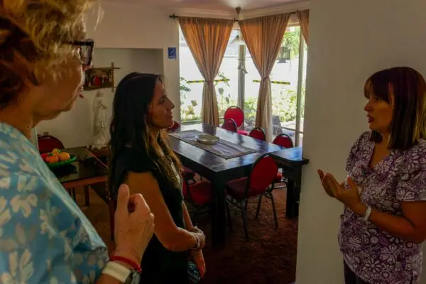 Directora del Hospital de Talca visita casa de acogida disponible para usuarios del recinto