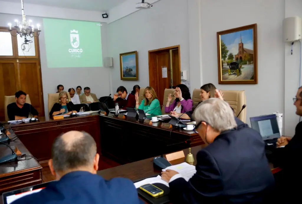 Concejo Municipal de Curicó aprobó licitaciones para diversos proyectos comunales