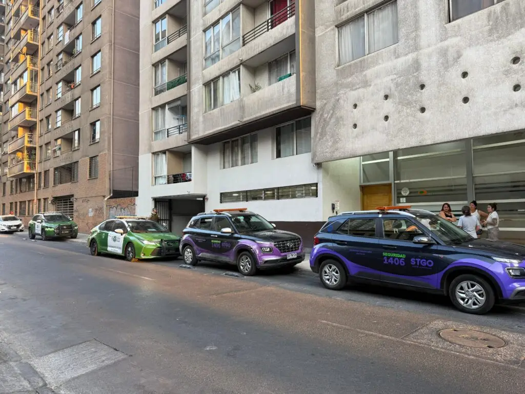 Menor de 4 años muere tras caer desde un piso 12 en el centro de Santiago
