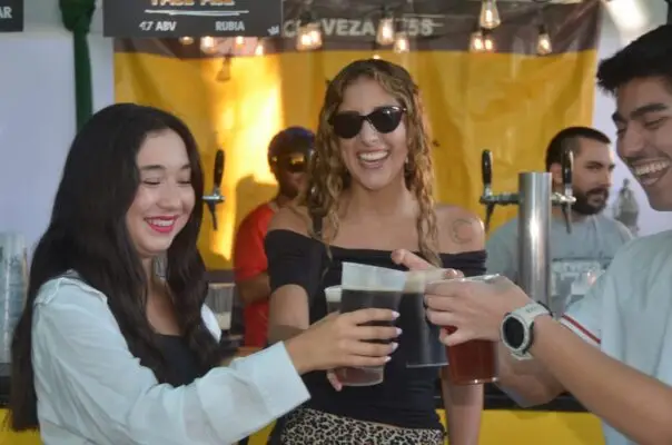 Feria de la Cerveza en Curicó realiza su octava versión con shows en vivo y gastronomía local