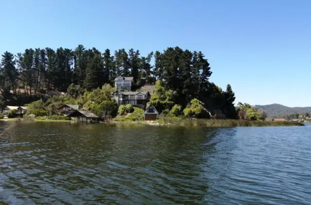 Bienes Nacionales aclara situación de acceso a playas en Lago Vichuquén tras denuncia viral
