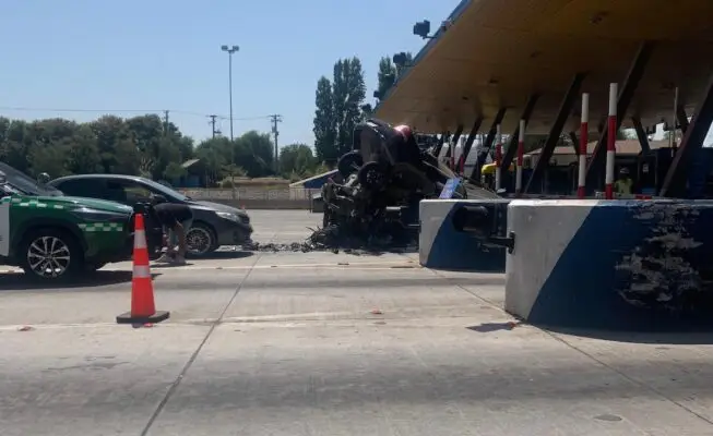 Trágico siniestro en Buin: Joven rancagüino fallece tras impactar vehículo contra peaje
