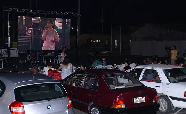 Noche de película bajo las estrellas: Proyectarán "Grease" en autocinema para el día de los enamorados