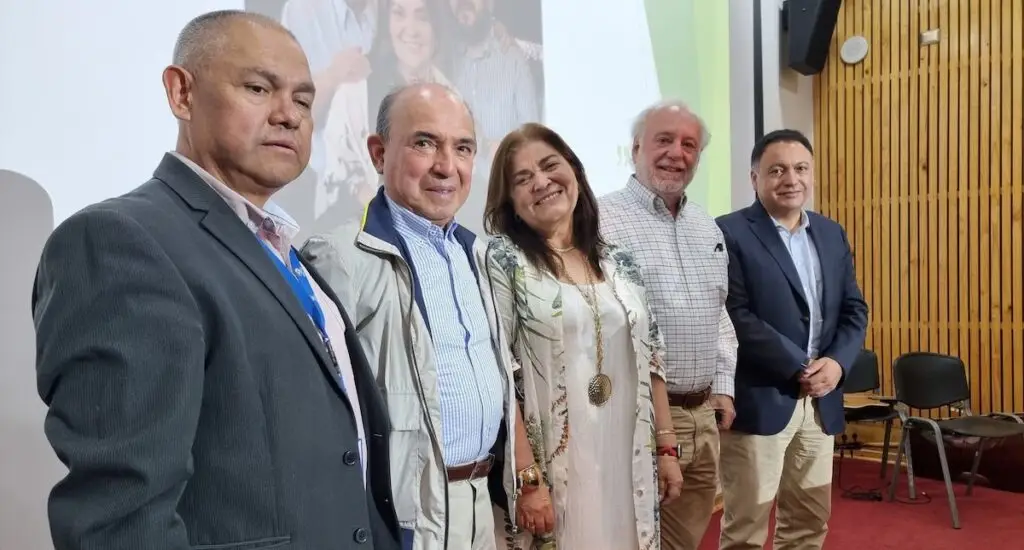 María Cecilia Casanova celebra 35 años en salud primaria y recibe homenaje en Curicó