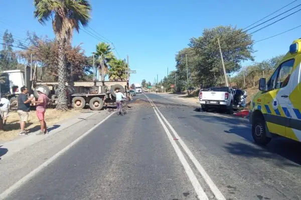 Dos personas fallecen en trágico choque frontal en Hualañé