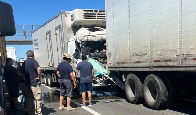 Última Hora: Grave accidente múltiple en Ruta 5 Sur deja un conductor atrapado