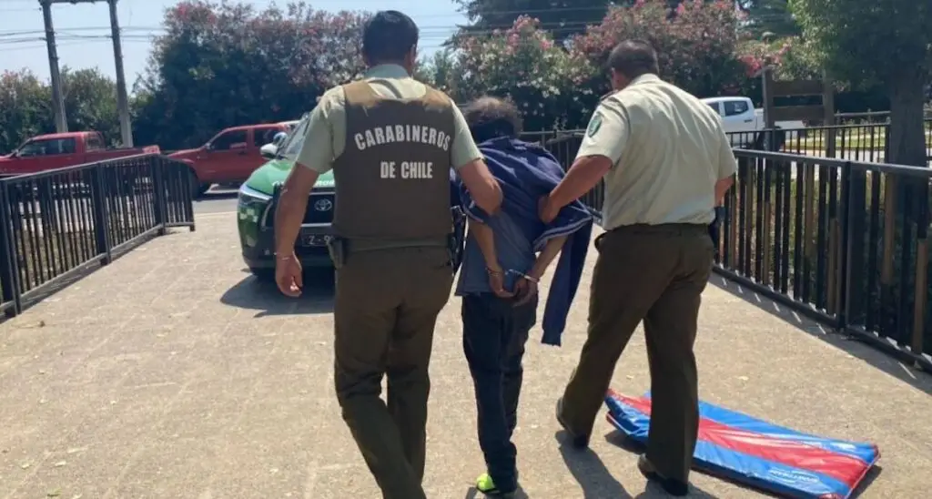 Detienen a sujeto que robó material pedagógico desde escuela en Romeral