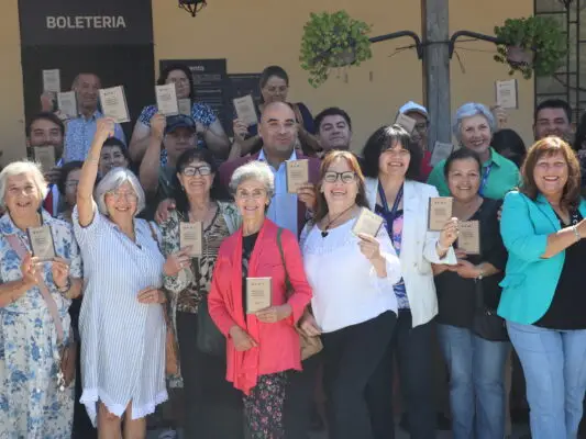 Entregan Guía de Beneficios Sociales a dirigentes de Molina