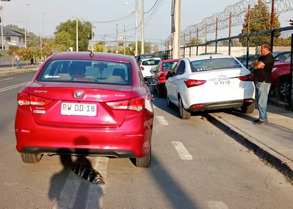 Alcalde de Curicó endurece postura contra vehículos mal estacionados frente al hospital: "Tolerancia cero"