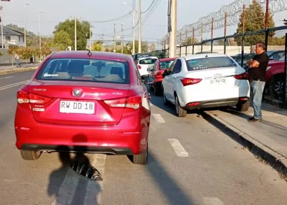 Alcalde de Curicó endurece postura contra vehículos mal estacionados frente al hospital: "Tolerancia cero"