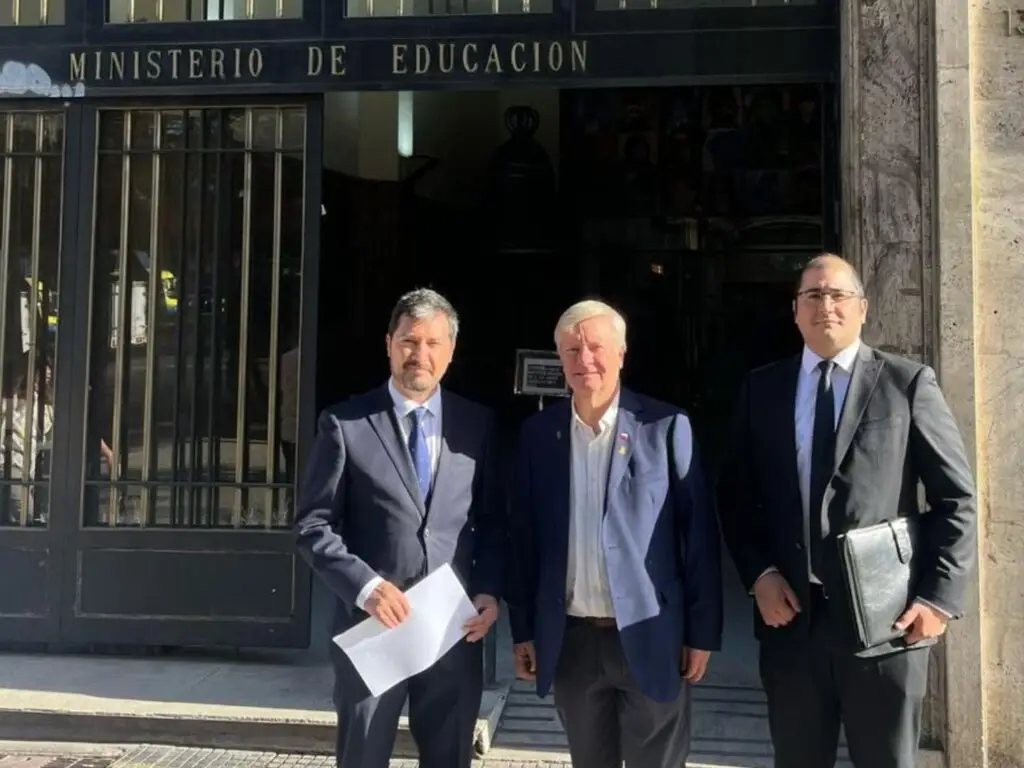 Autoridades solicitan intervención del Consejo de Defensa del Estado por déficit en el DAEM Curicó