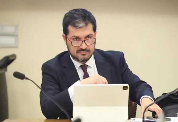 Diputado Rey pide acelerar construcción de cárceles en zonas aisladas para narcotraficantes, violadores y miembros del crimen organizado